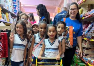 Experiência dinâmica leva alunos da Educação Infantil ao supermercado